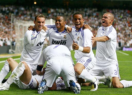 近7轮仅1胜6负！利物浦英超排名下滑到第11位（利物浦近7轮仅1胜6负，英超排名跌至第11位）