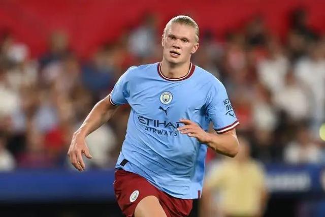 国足未来第一左后卫：华裔球星90万欧转会费登陆波兰联赛！（国足潜在头号左后卫：华裔新星以90万欧转会费加盟波兰联赛）