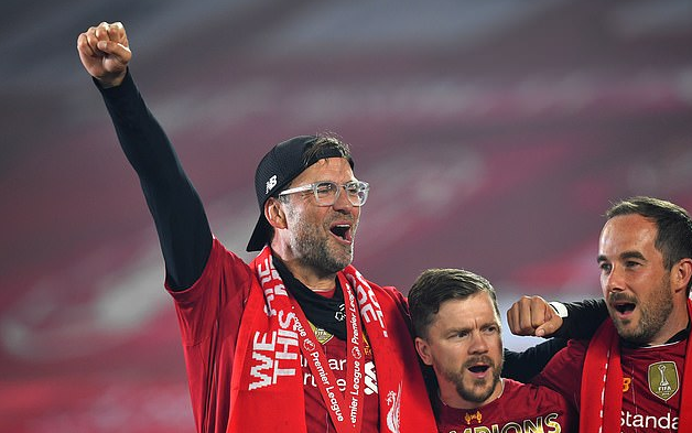 足球曝世界足坛将全面引入AI判罚系统（世界足坛或将全面引入AI判罚系统）