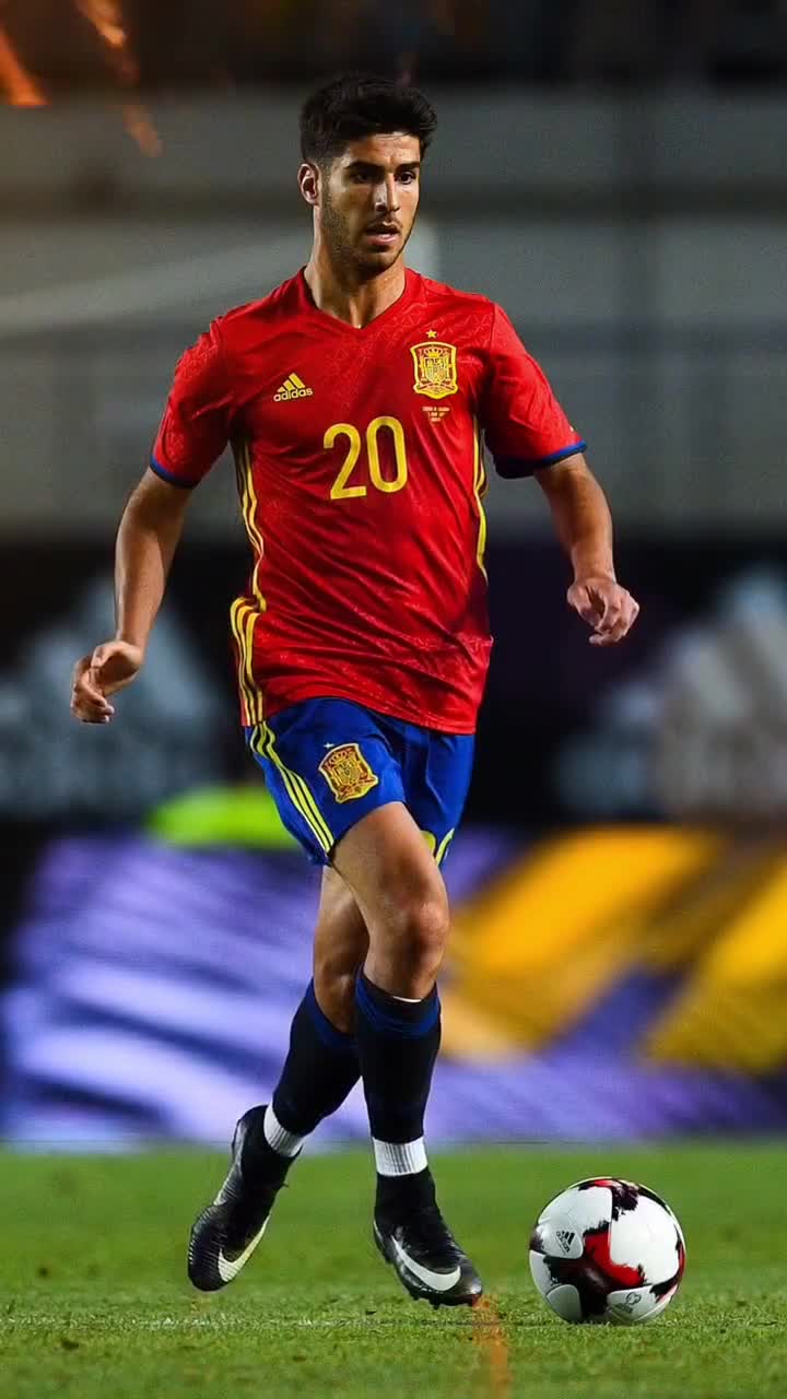 在利物浦夺冠巡游期间开车撞伤百人，肇事者被判21年半监禁（利物浦夺冠游行酿车祸致百人受伤，肇事司机获刑21年半）