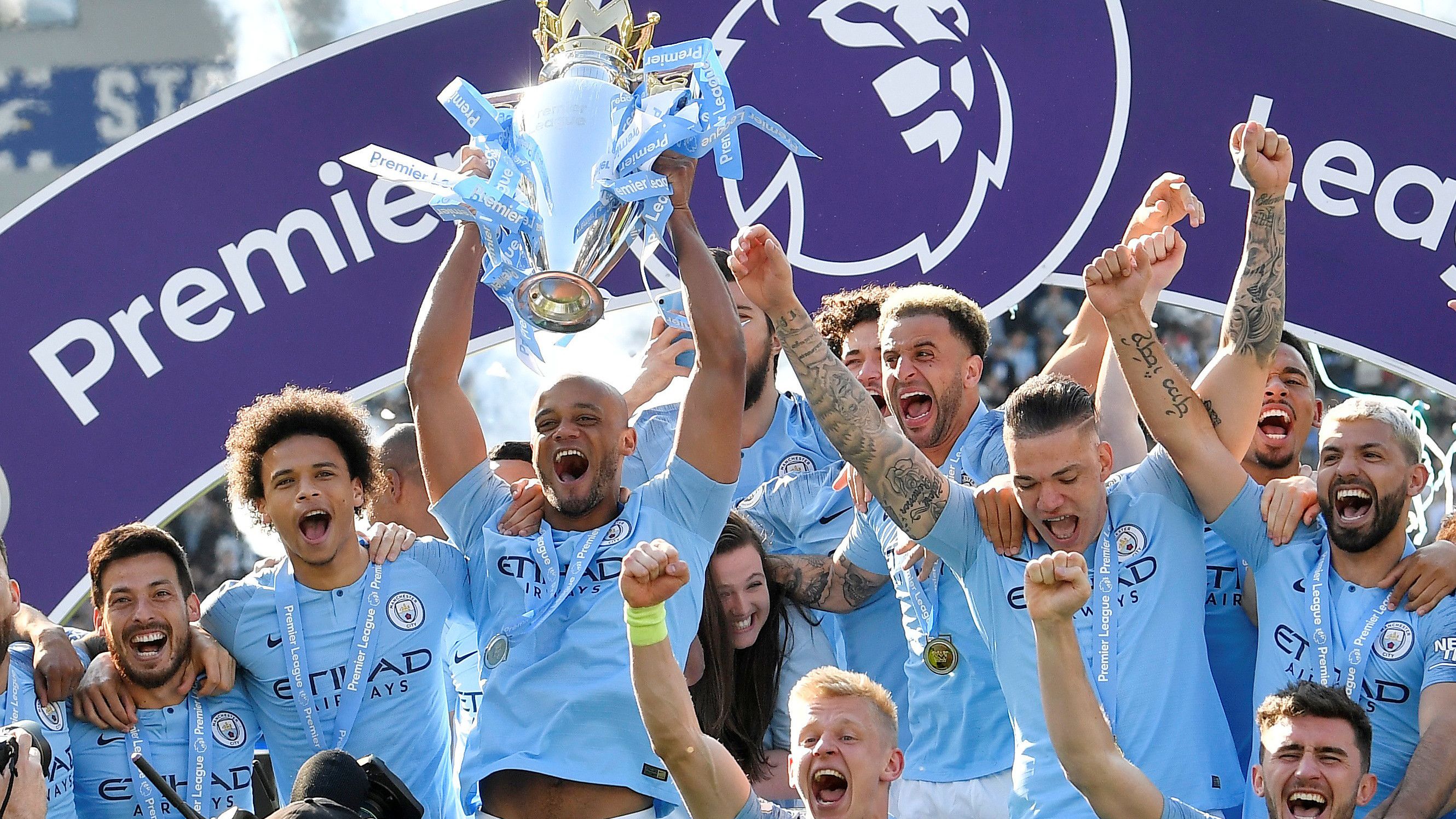 名宿：阿克利乌什须谨慎选下家，枪手巴黎多特都可能签他