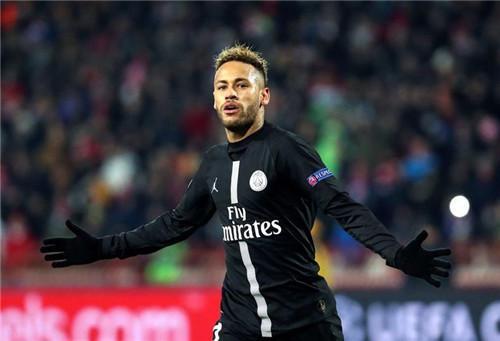 女友：差点因奥尔莫嚼口香糖声音大而搬家，若分手真得上头条（女友爆料：险因奥尔莫嚼口香糖太响搬家，真分手准上头条）