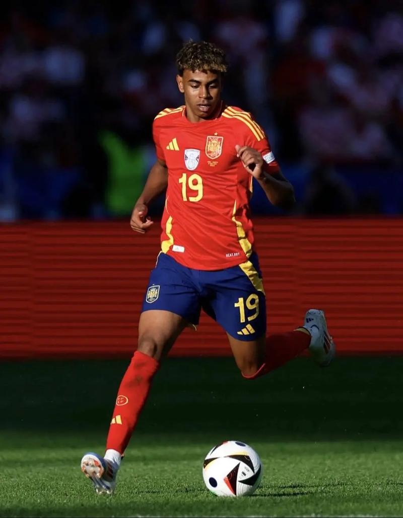 库尔图瓦2025年扑救174次，冠绝五大联赛门将（库尔图瓦2025年174次扑救，五大联赛门将之最）