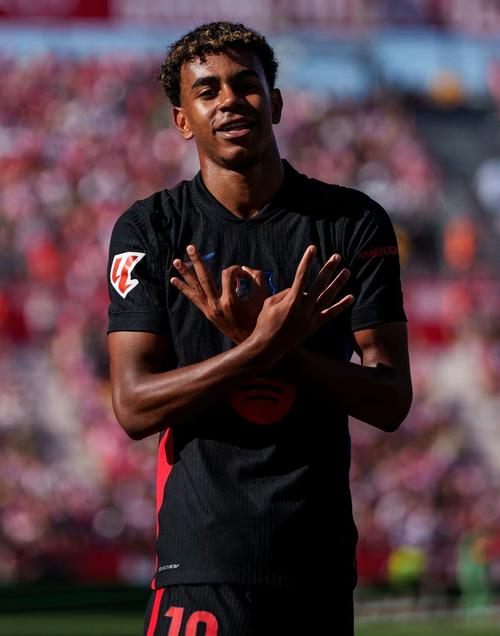 内维尔：我相信萨拉赫会留下，斯洛特一直期待他能道歉（内维尔：看好萨拉赫留队，斯洛特始终期待其道歉）